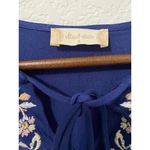 Altar'd State Top Blouse Women's Size S Embroidered Floral Long Sleeves Blue - Picture 3 of 8